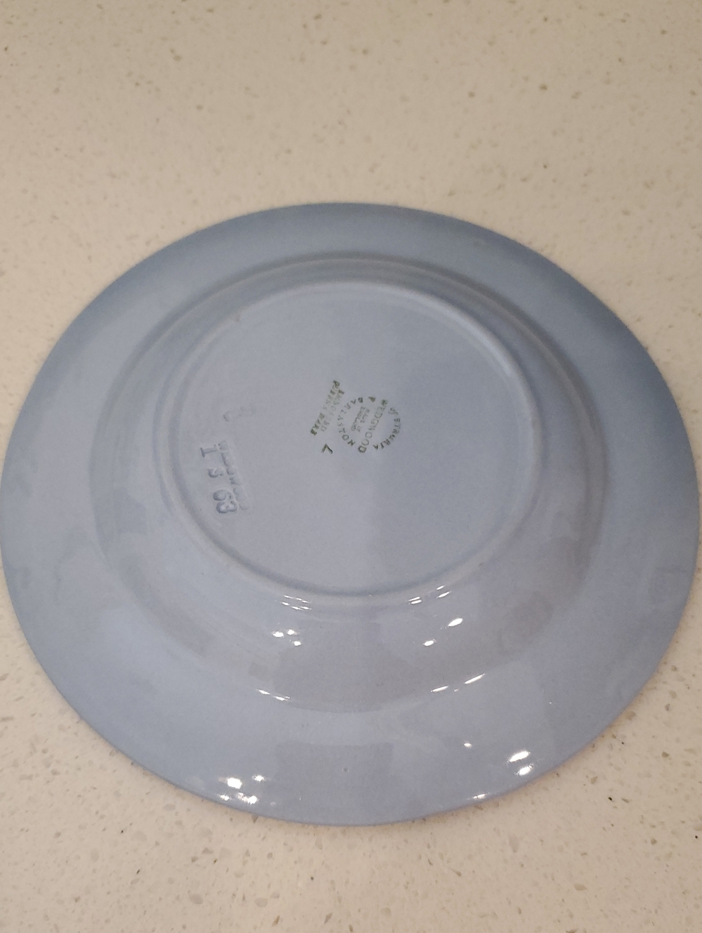 Wedgwood Embossed Cream on Lavender Shell Edge 3 Slot Small Ashtray - Picture 4 of 7